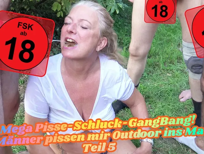 Mega Pisse-Schluck-GangBang! 25 Männer pissen mir Outdoor ins Maul! Teil 5