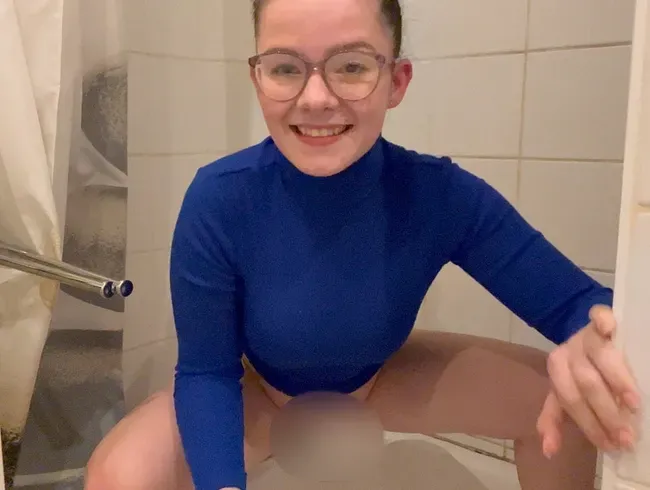 Einfach in die Dusche gepisst ! (NS Video )