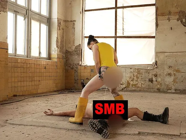 Im Dreck vollgepisst