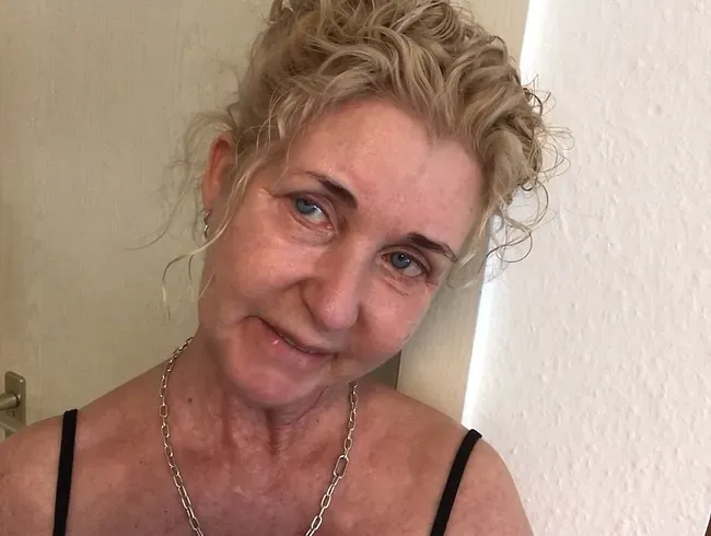 Ich PISSE in meinen Kulturbeutel und nehme mit...