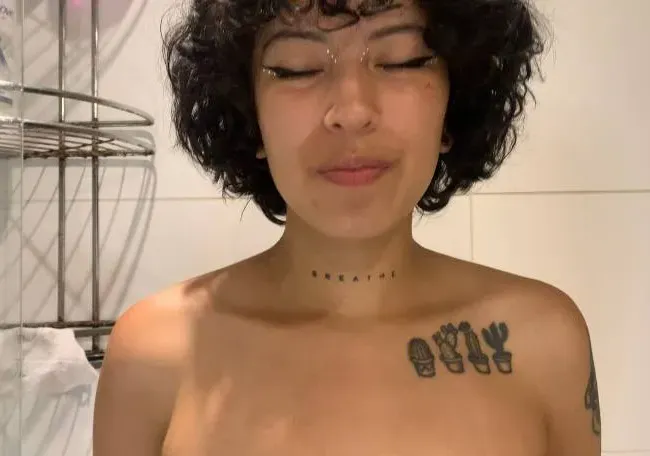 Herausforderung: Ich pinkle in meine Hose und sie ist ganz nass