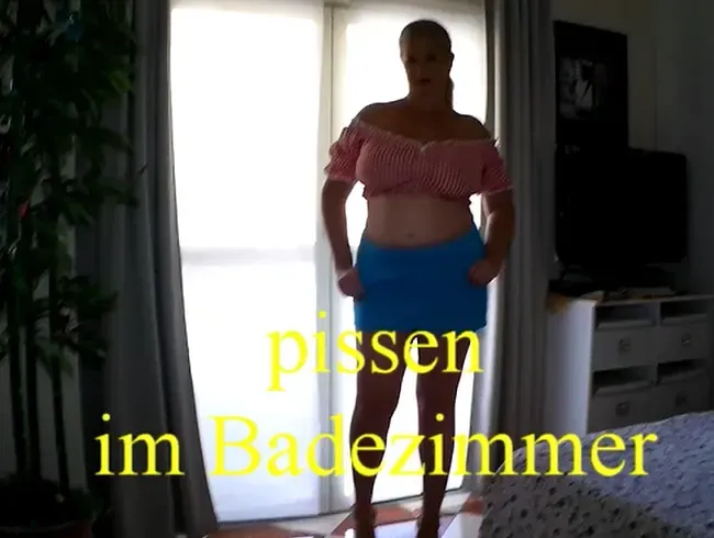 pissen im badezimmer