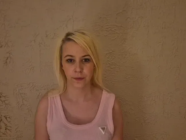 Geil in die Nylons Gepinkelt!