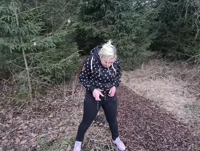 Am Waldrand geil abgepisst