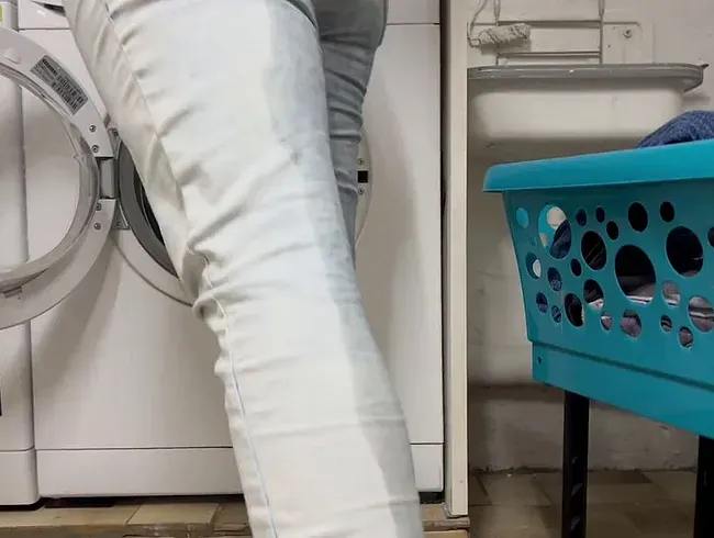 Beim Wäschemachen einfach in meine Jeans gepisst