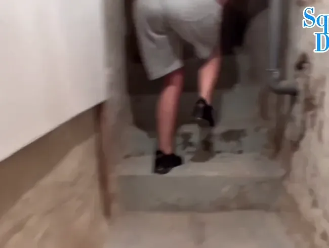 Einfach in die verlassenen Keller Katakomben gepisst!