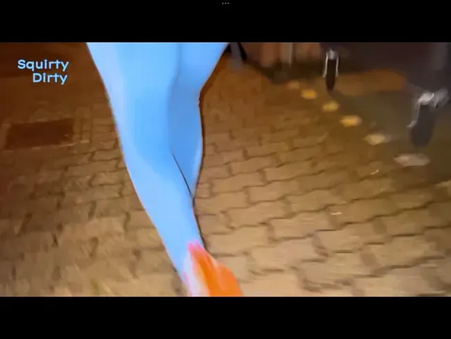 Erst im Sportstudio in die Hose gepinkelt und dann mit pissnasser Leggings nach Hause gefahren