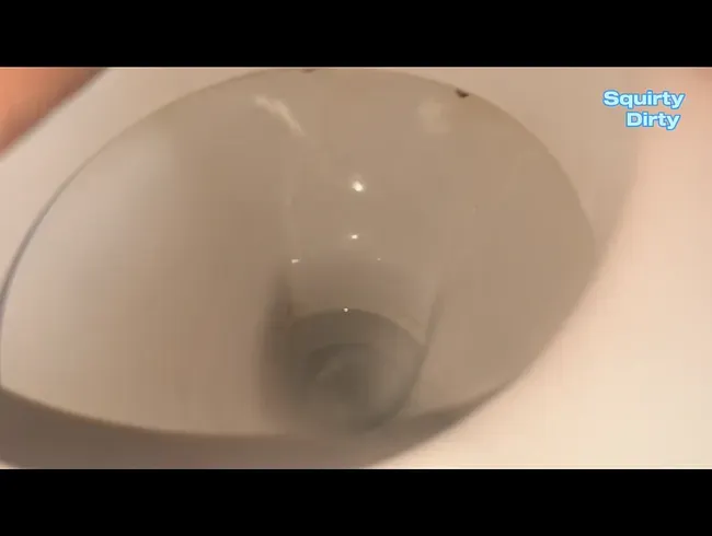 Geiler Piss Zuhause auf dem Klo