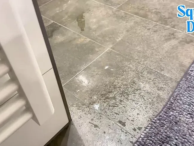 Heimlich dabei gefilmt wie ich in die Dusche pinkel