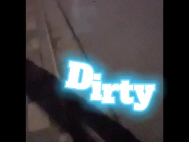 Ich habe es nicht mehr bis nach Hause geschafft, deshalb habe ich auf einem Parkplatz gepisst