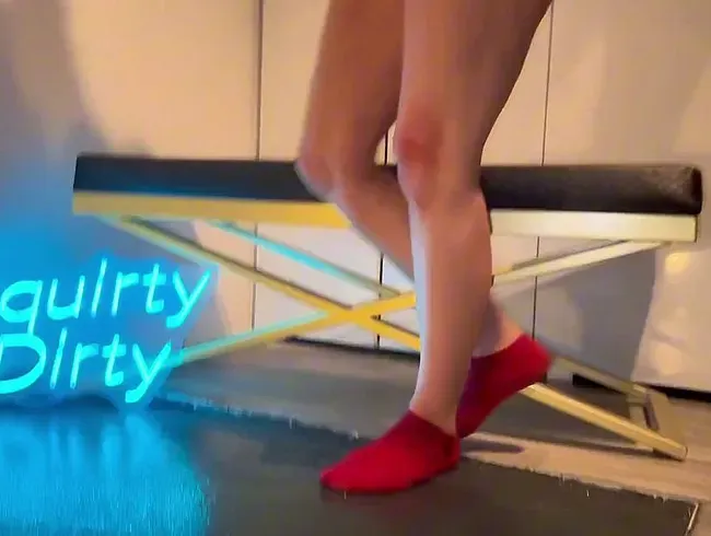 Ich mache für ihn die Beine breit das er mir beim pissen zuschauen kann.