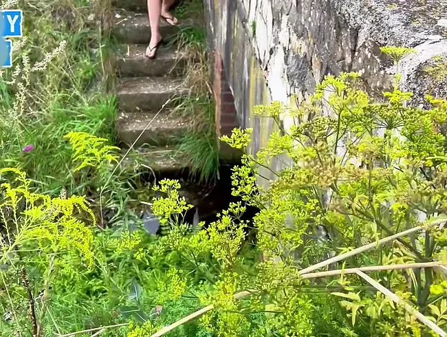 Ich musste gleich zweimal pinkeln und es war keine Toilette in der Nähe