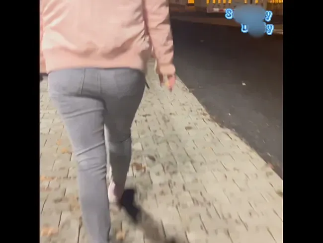 Weil die Bahn wieder Verspätung hatten habe ich mir auf dem Heimweg in die Hose gepisst