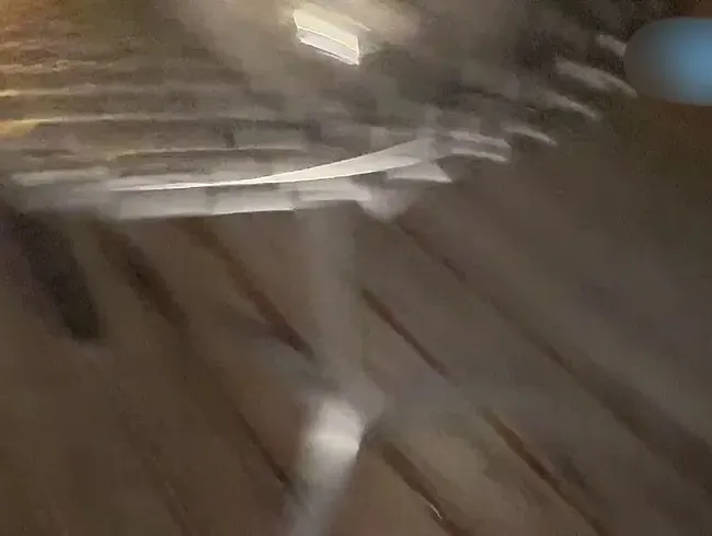 Wenn das Hotelzimmer einen Balkon hat muss ich natürlich auch da pissen