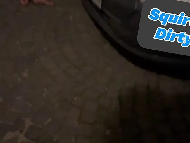 Zum Start ins Wochenende zwischen die Autos gepisst