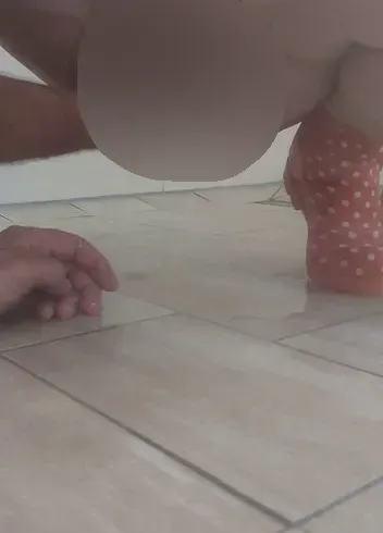 In die Dusche gepisst