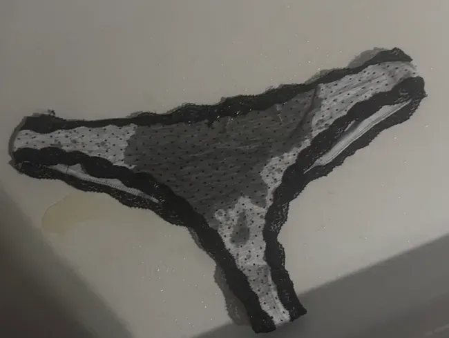 Demütigung NS Skandal ich piss für dich auf einen string schämst du dich nicht ?