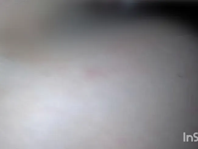 Dreckssau Pia lässt sich in die Pussy pissen