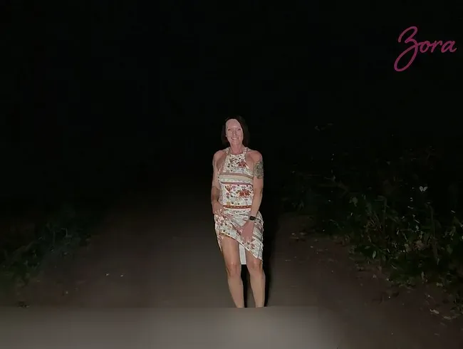 Ein sinnliches Ritual im Dunkel des Waldes...